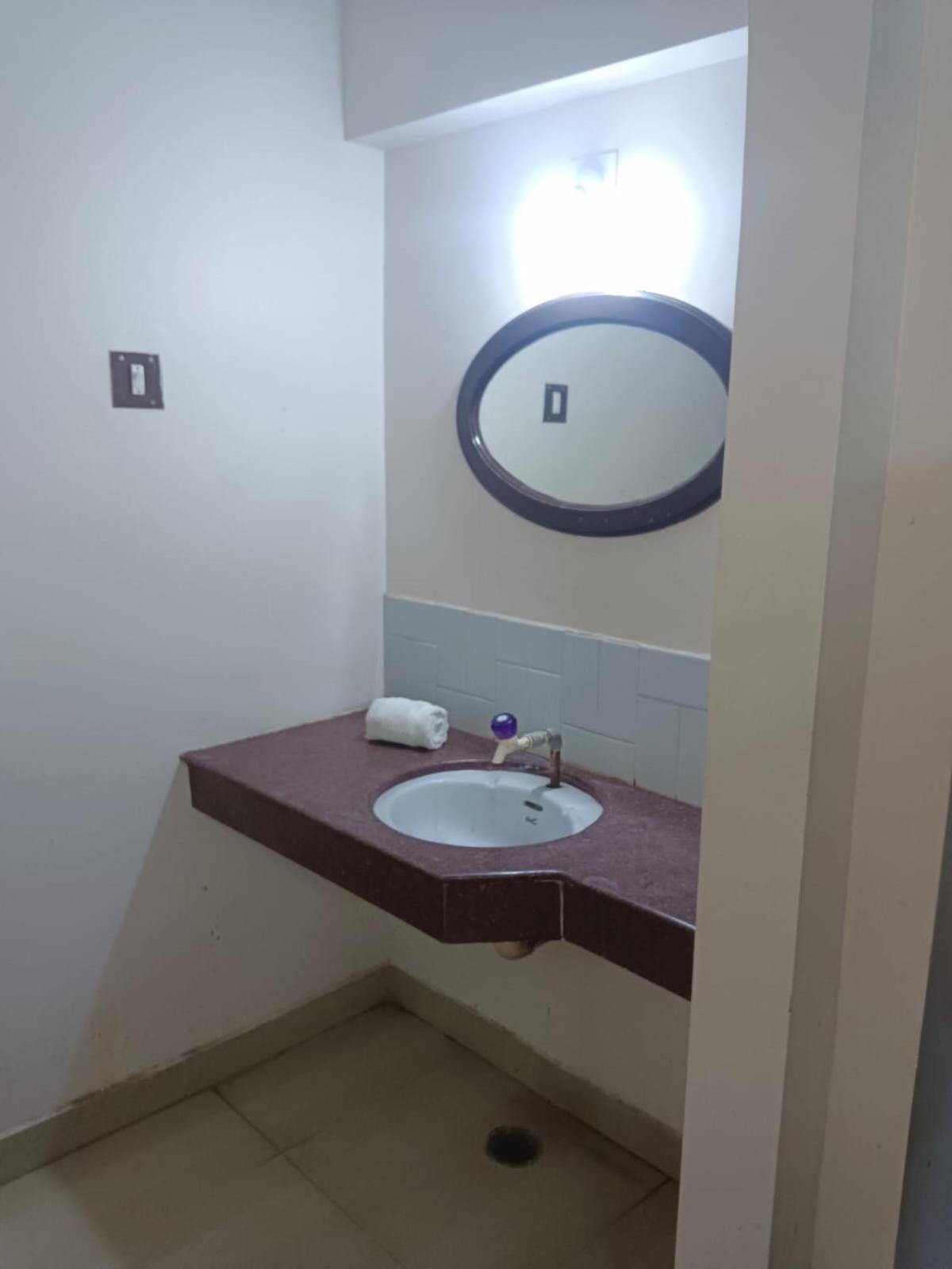 Sree Balaji Hotel - Lodge Kanyakumari Ngoại thất bức ảnh